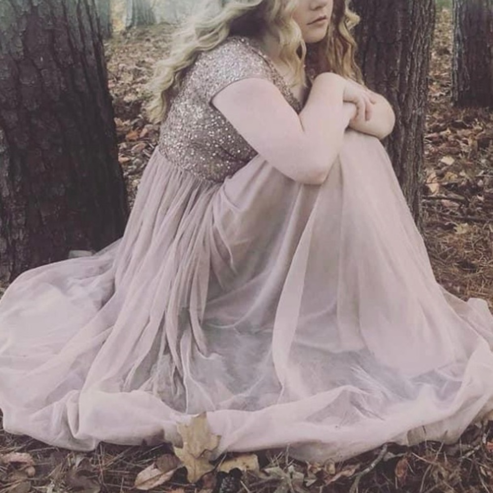 Beautiful dress worn once for photoshoot.